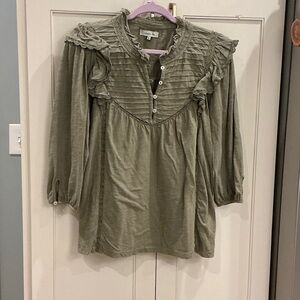 Women’s cotton sage green blouse. Size large.